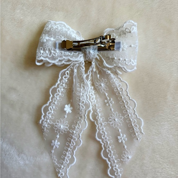 Elegant White Lace Hair Bow Clip ,Handmade and NWOT - Picture 9 of 9